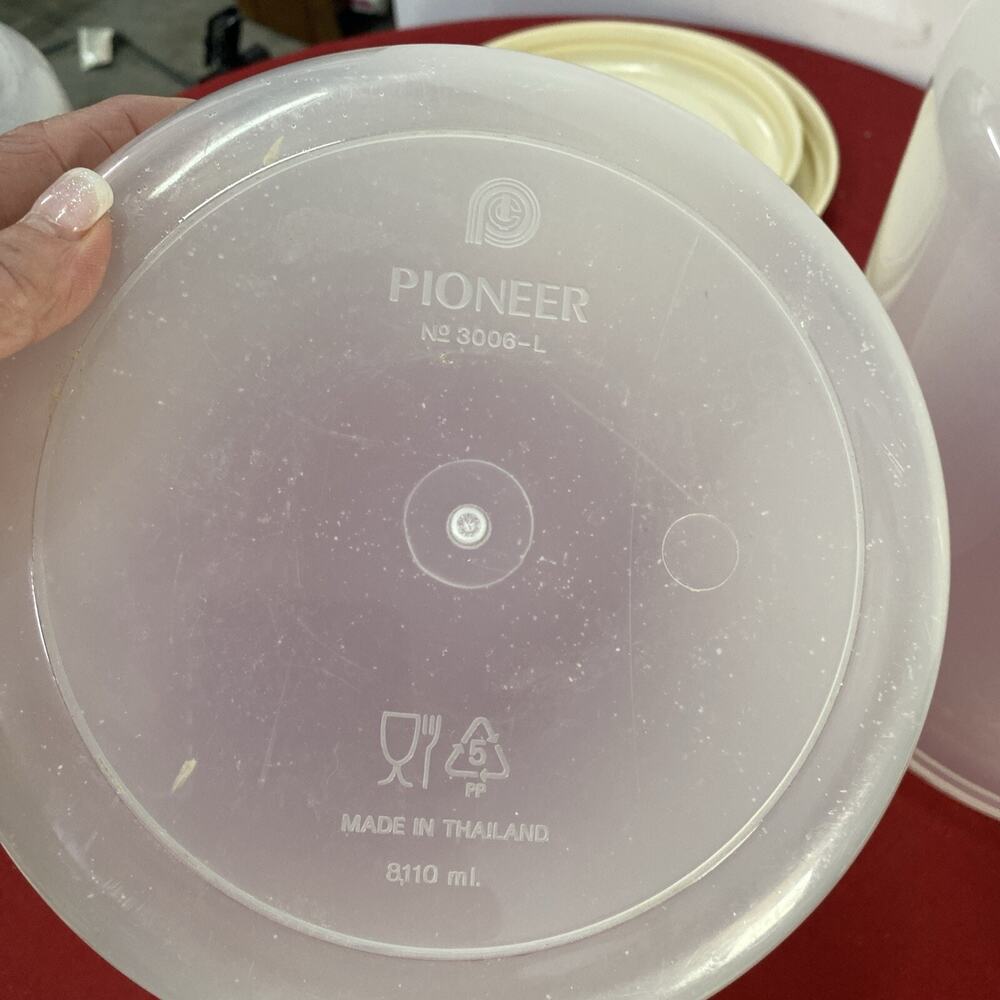 3- Nesting Pioneer Round Storage Containers Opaque w/Almond Lid 8,9,10” - Picture 14 of 15